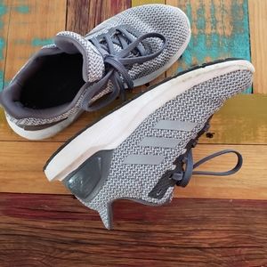 Adidas cloud tennis shoes size 6